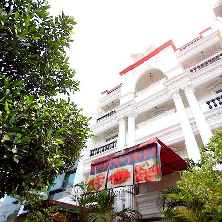 贡图尔拉亚塞蒂亚布迪红多兹Plus酒店 雅加达 外观 照片